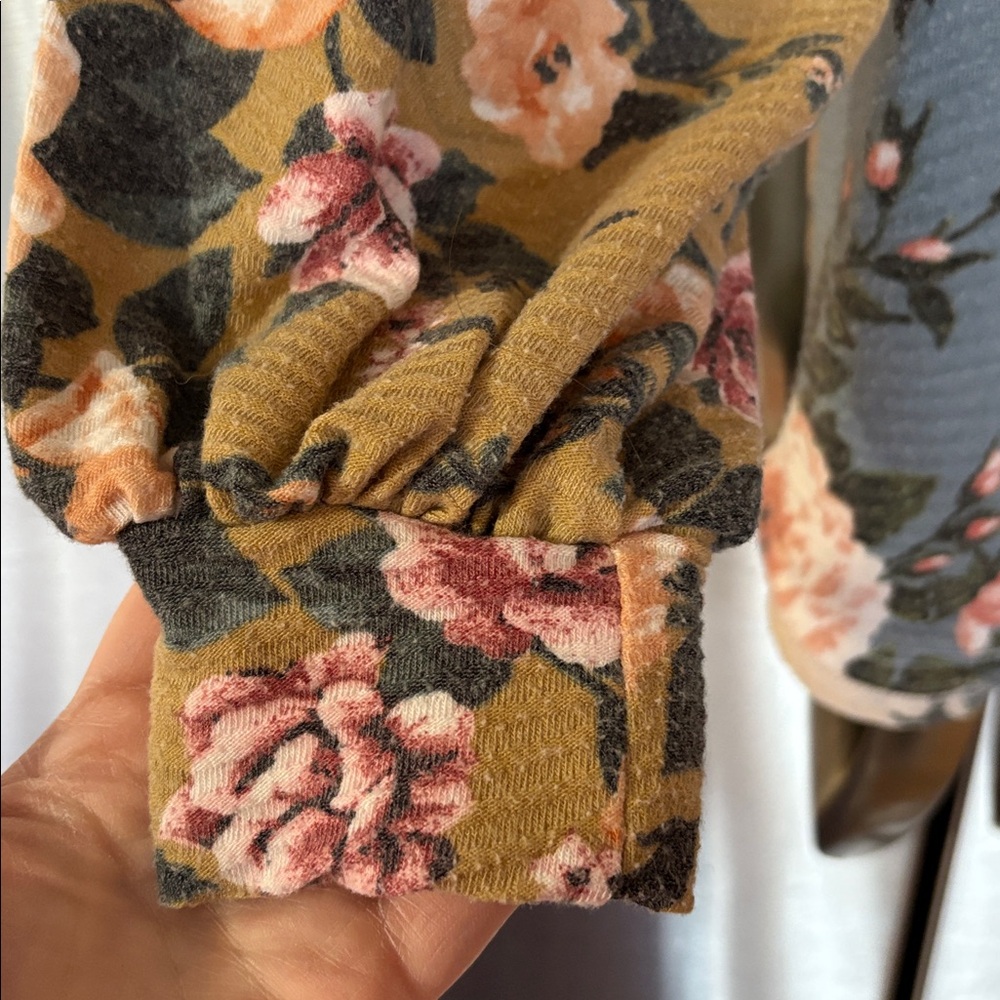 BiBi Multicolor Floral Long Sleeve Top - Picture 4 of 5